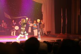 Click to enlarge image Whip action where Andres Sosa takes the top off a flower being held in volunteers hand. - "Amamos Argentina" with Los Pampas Gouchos - "We Love Argentina" show at Silver Dollar City with the Brenda Aerial Dance Company