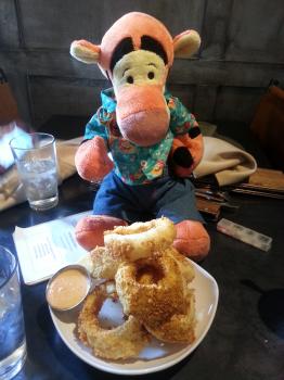 Click to enlarge image VERY satisfying Onion Rings at Flipside - Breckenridge, Colorado: Historic Mountain Town - Small town with a cosmopolitan selection of shops, restaurants and things to do!