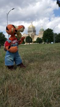 Click to enlarge image Tigger's first view of the Iowa State Capitol - Iowa State Capitol building and the Largest Gold Dome of ALL US State Capitols - Everyone should visit this beautiful five-domed building worthy of housing the Governor of Iowa in Des Moines