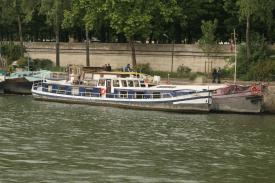 Click to enlarge image  - Living on the Seine in Paris France - That is pronouced 'SAN' in American English